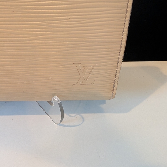 Authentic Vintage Louis Vuitton Cream Epi  Leather Zippy Long Wallet - Picture 3 of 11